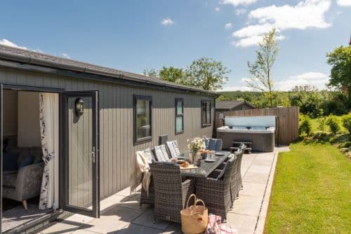 Juniper Lodge, 28 Roadford Lake Lodges, Roadford Lake, Devon, photo 3 of 5
