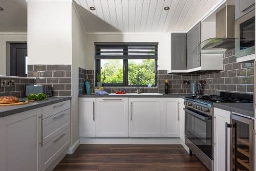 Juniper Lodge, 28 Roadford Lake Lodges, Roadford Lake, Devon, photo 4 of 5