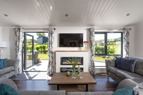 Juniper Lodge, 28 Roadford Lake Lodges, Roadford Lake, Devon, photo 2 of 5