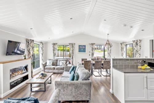 Foxglove Lodge, 31 Roadford Lake Lodges, Roadford Lake, Devon, photo 3 of 5