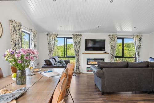 Lilac Lodge, 22 Roadford Lake Lodges, Roadford Lake, Devon, photo 3 of 5