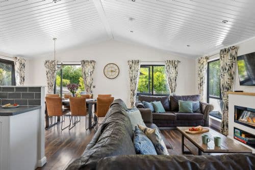 Lilac Lodge, 22 Roadford Lake Lodges, Roadford Lake, Devon, photo 4 of 5