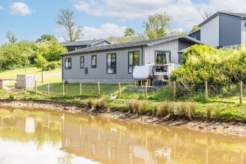 Lilac Lodge, 22 Roadford Lake Lodges, Roadford Lake, Devon, photo 2 of 5
