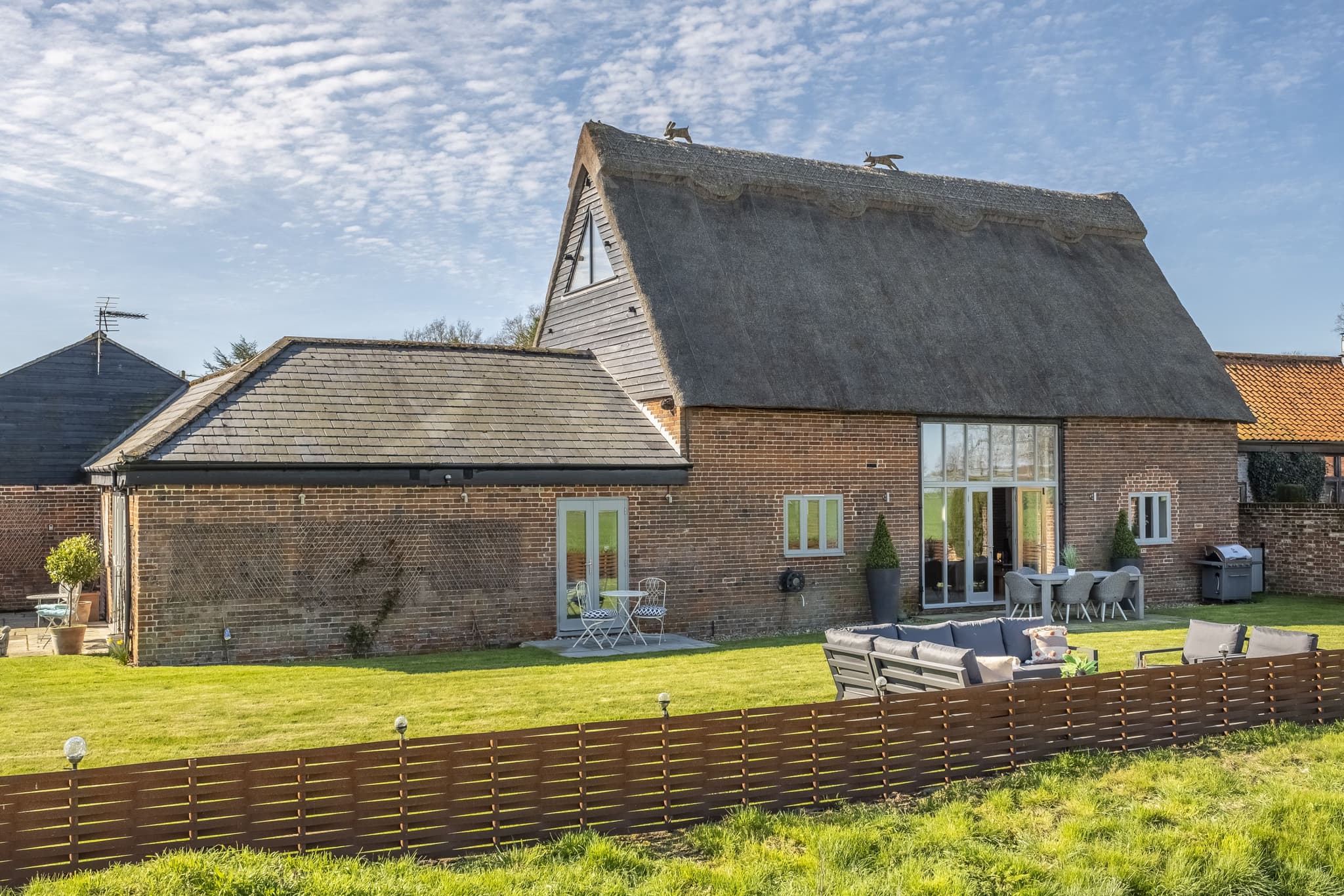 Thatch Barn, Burlingham, Norfolk, photo 1 of 3