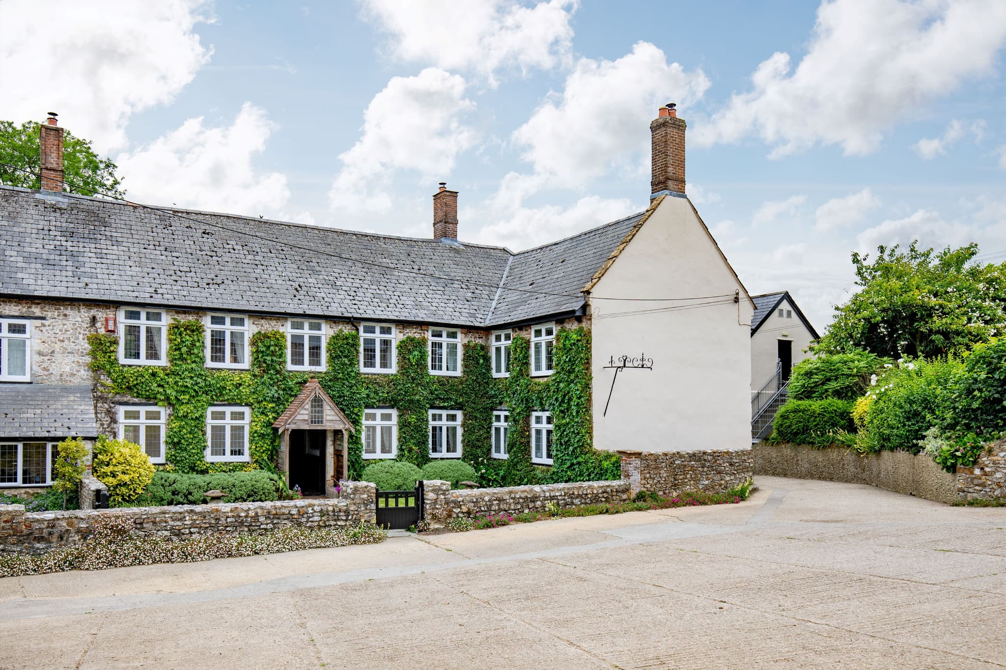 Sutton Barton Farmhouse, Honiton, Devon, photo 2 of 3