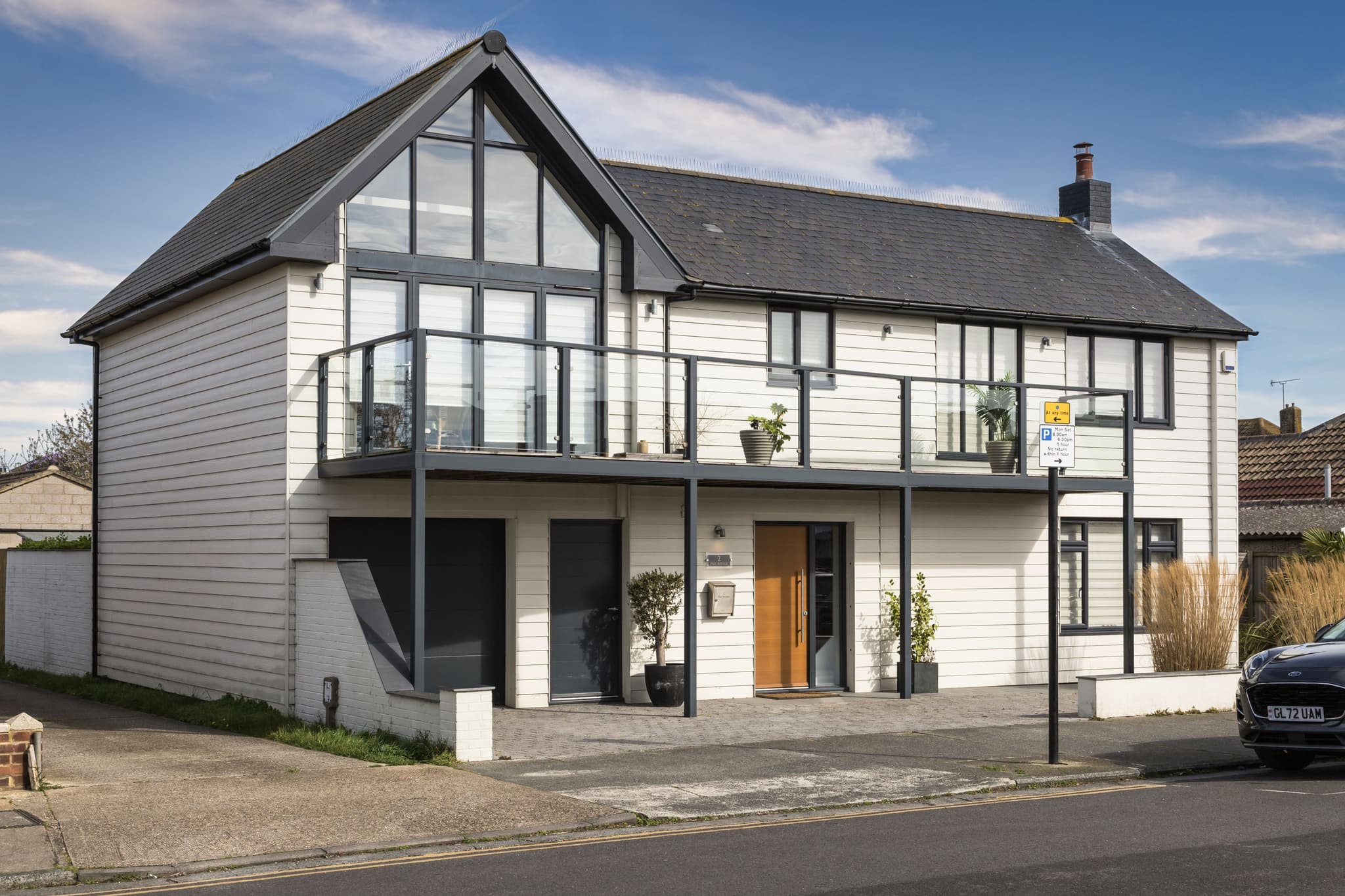 2 Pier Avenue, Whitstable, Kent, photo 2 of 3