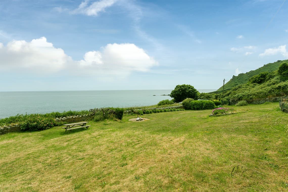 1 Ivy Cove, Lannacombe, Devon, photo 5 of 12