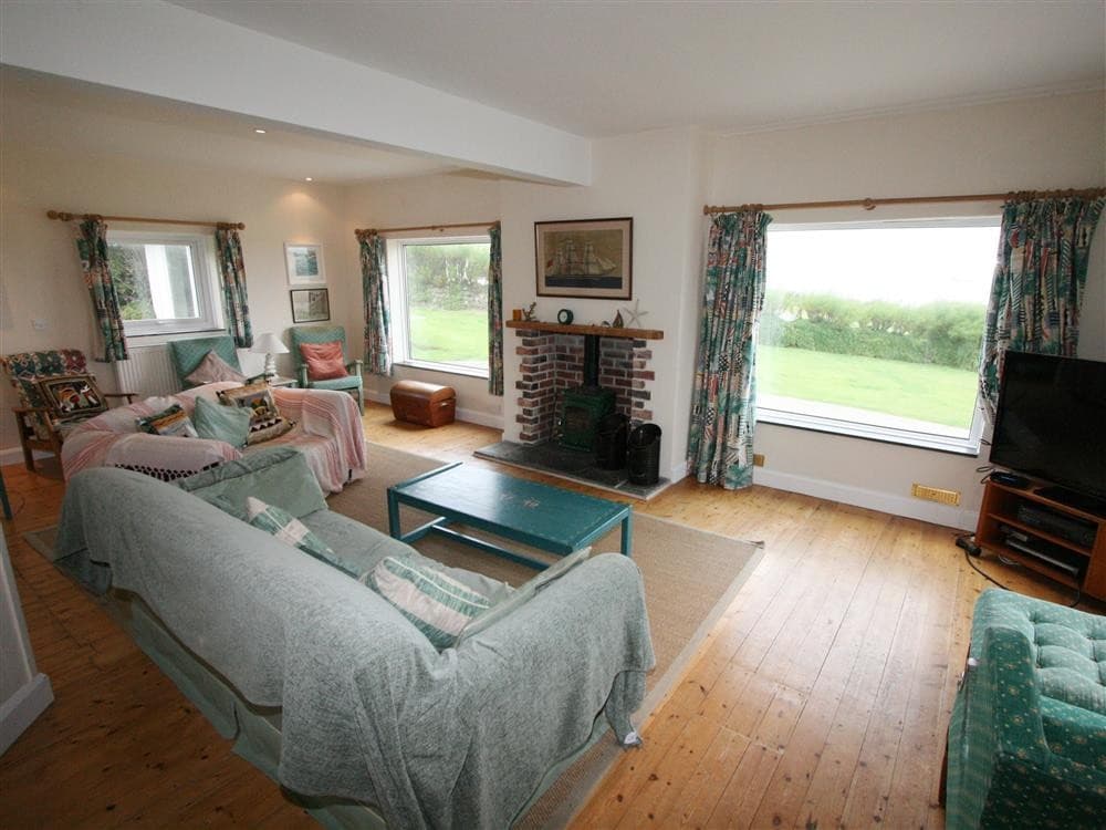 Roswidden on the cliff, Treyarnon Bay, Cornwall, photo 7 of 12