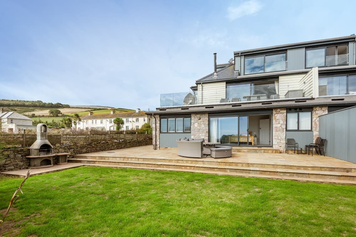 The Crab Pot, Beesands, Devon, photo 1 of 12