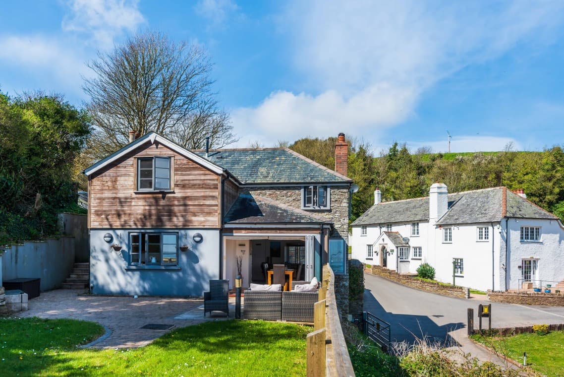 Revelstoke Combined, Noss Mayo, Devon, photo 1 of 12