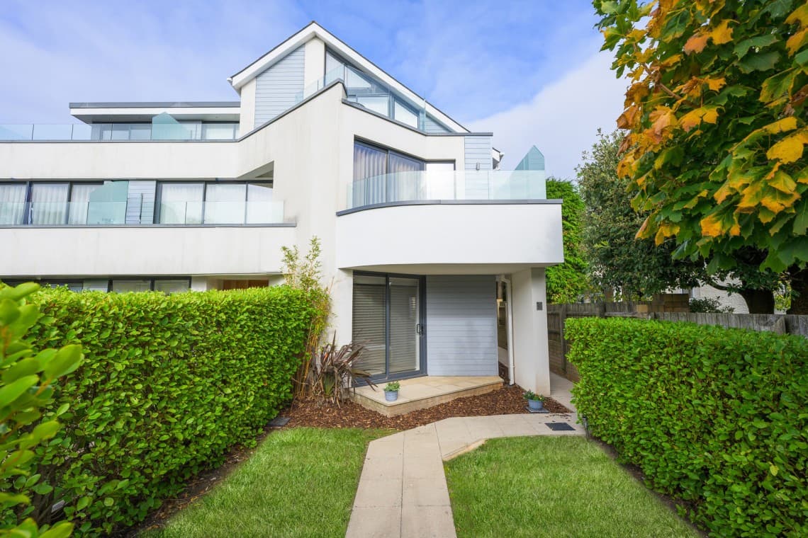 Seanna, Bournemouth, Dorset, photo 1 of 12
